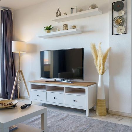 בנאלמדנה Chic Beachfront Flat With Amazing Sea Views And Private Indoor Parking מראה חיצוני תמונה