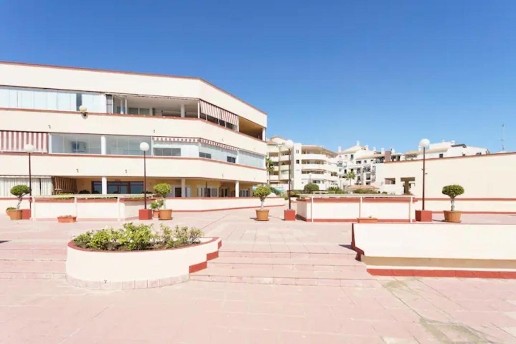 בנאלמדנה Chic Beachfront Flat With Amazing Sea Views And Private Indoor Parking מראה חיצוני תמונה
