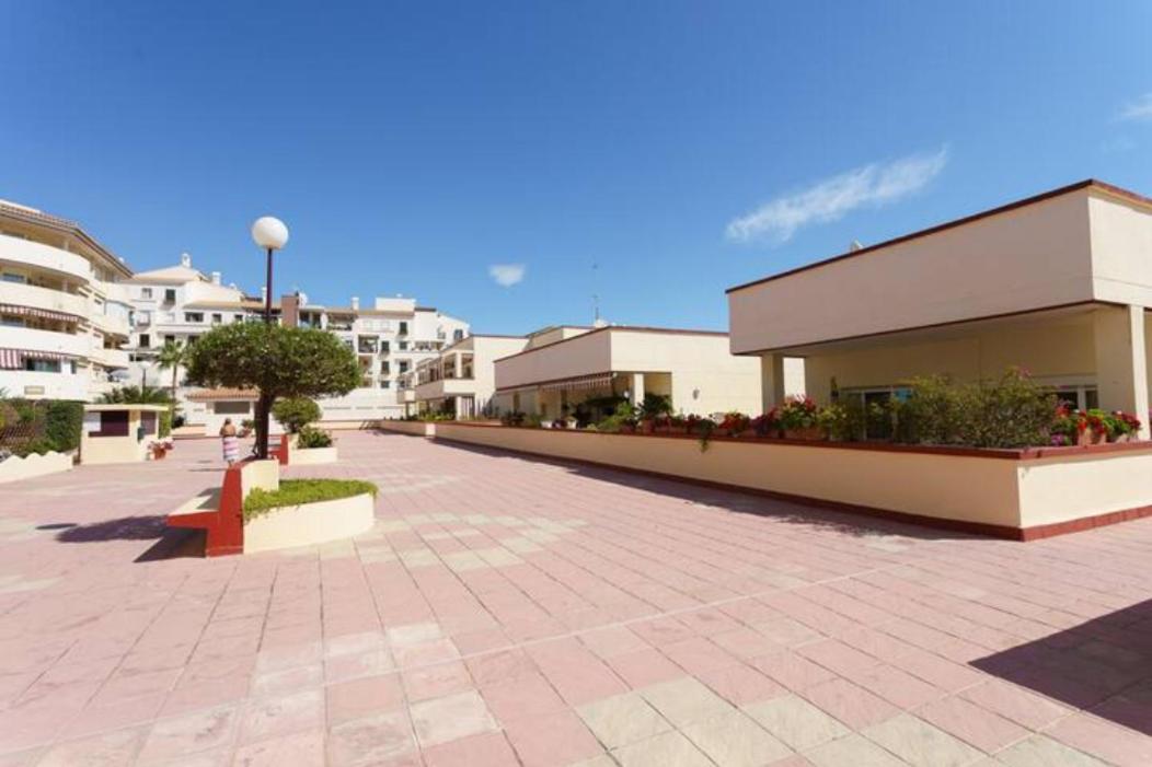 בנאלמדנה Chic Beachfront Flat With Amazing Sea Views And Private Indoor Parking מראה חיצוני תמונה