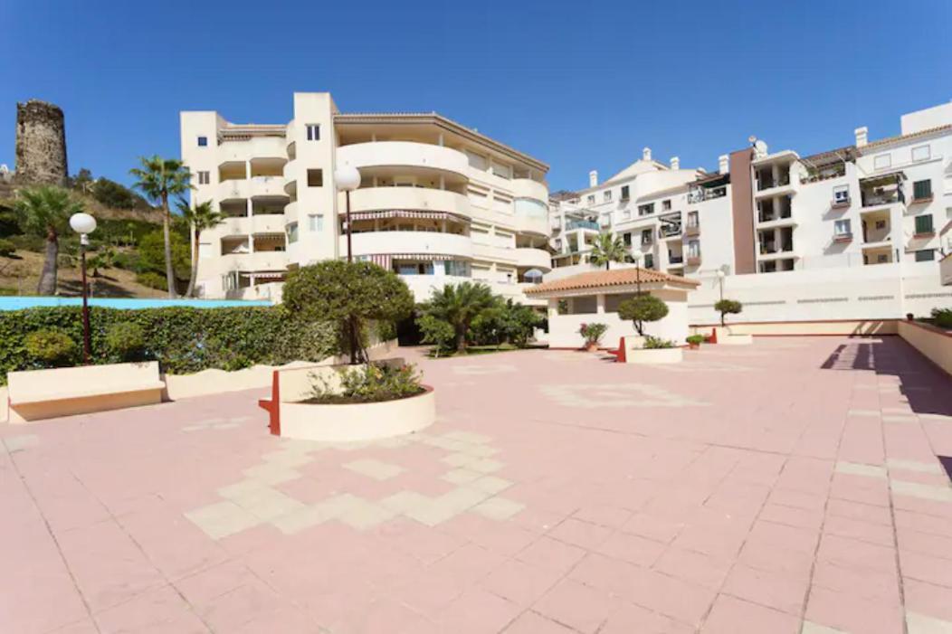 בנאלמדנה Chic Beachfront Flat With Amazing Sea Views And Private Indoor Parking מראה חיצוני תמונה