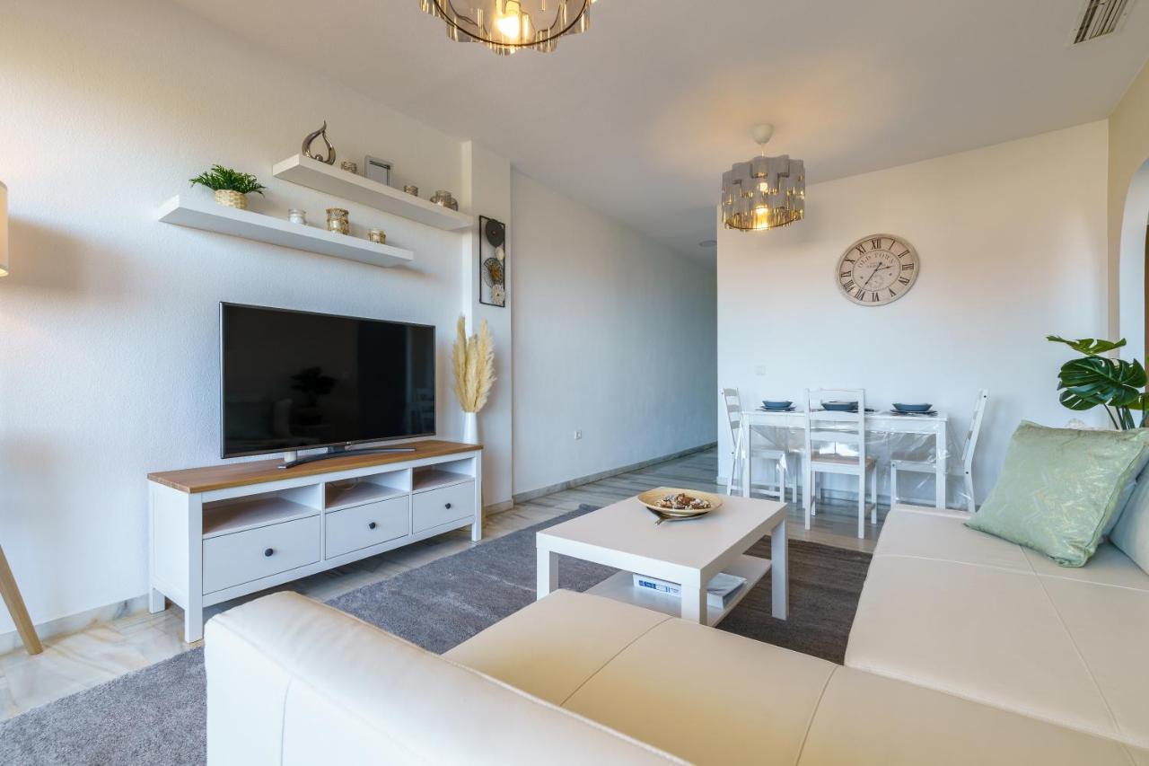 בנאלמדנה Chic Beachfront Flat With Amazing Sea Views And Private Indoor Parking מראה חיצוני תמונה