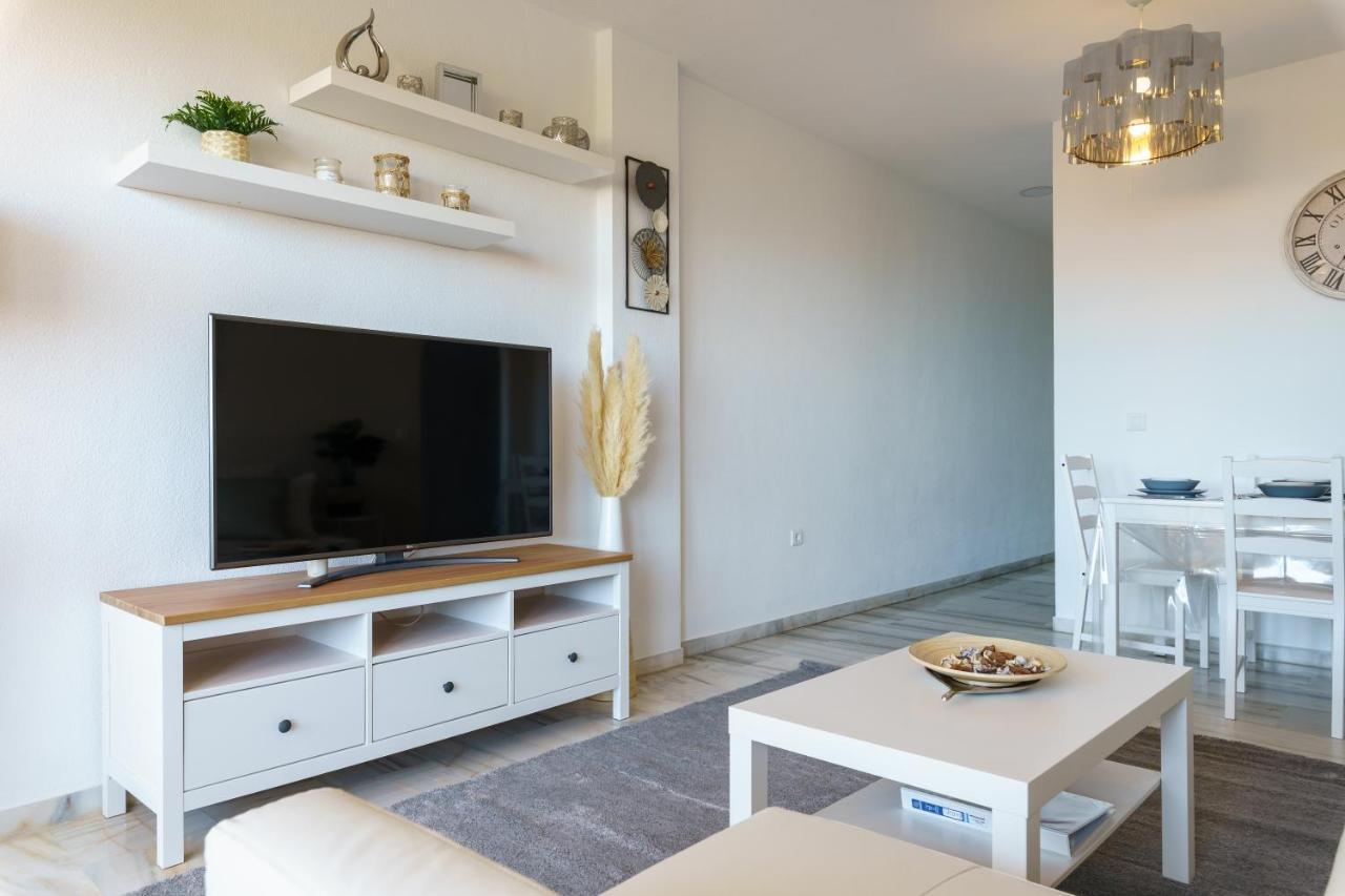בנאלמדנה Chic Beachfront Flat With Amazing Sea Views And Private Indoor Parking מראה חיצוני תמונה