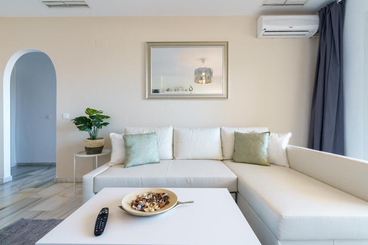 בנאלמדנה Chic Beachfront Flat With Amazing Sea Views And Private Indoor Parking מראה חיצוני תמונה