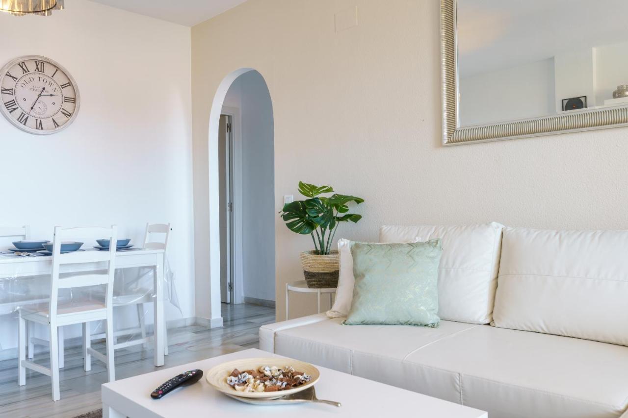 בנאלמדנה Chic Beachfront Flat With Amazing Sea Views And Private Indoor Parking מראה חיצוני תמונה