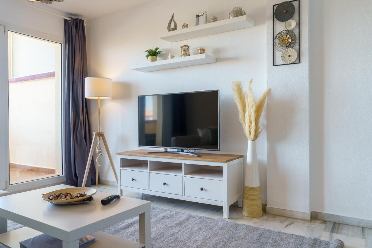 בנאלמדנה Chic Beachfront Flat With Amazing Sea Views And Private Indoor Parking מראה חיצוני תמונה