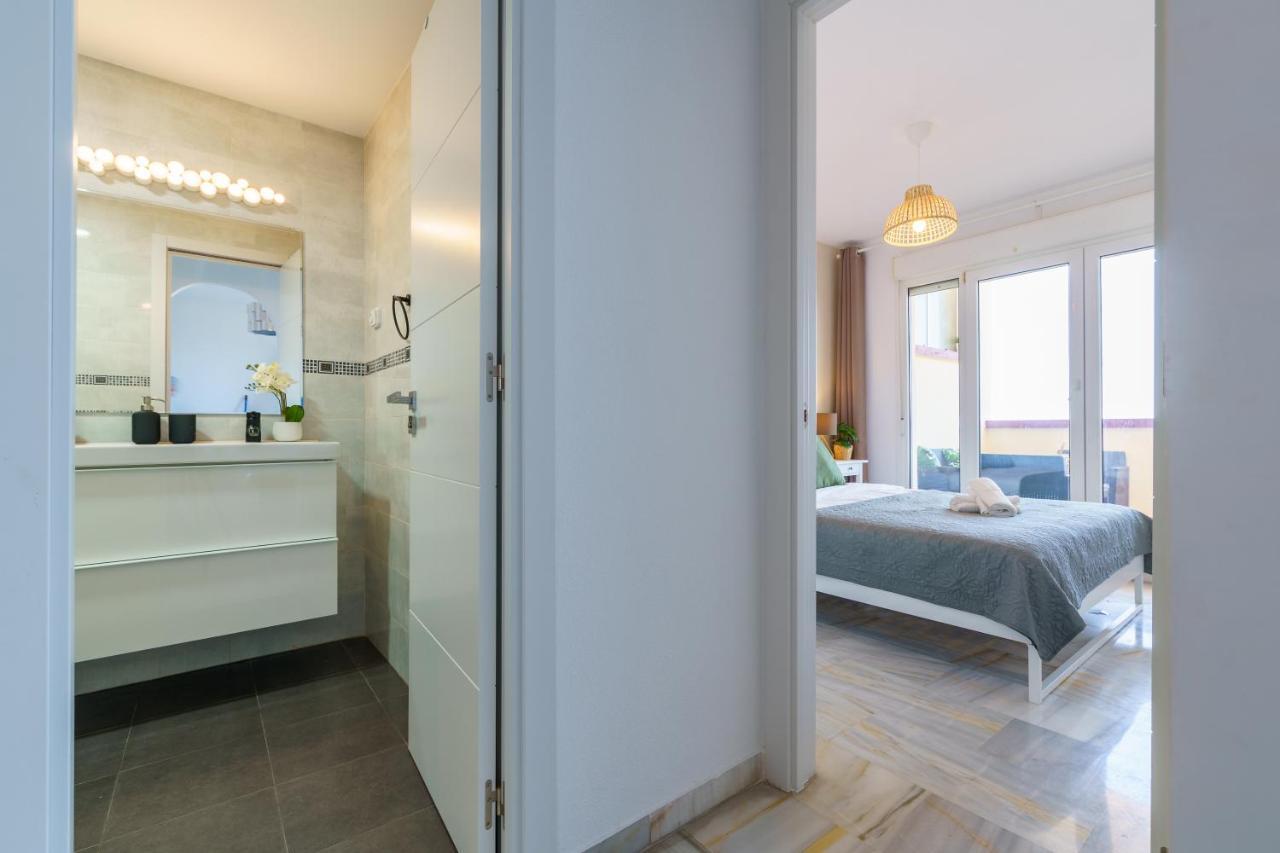 בנאלמדנה Chic Beachfront Flat With Amazing Sea Views And Private Indoor Parking מראה חיצוני תמונה