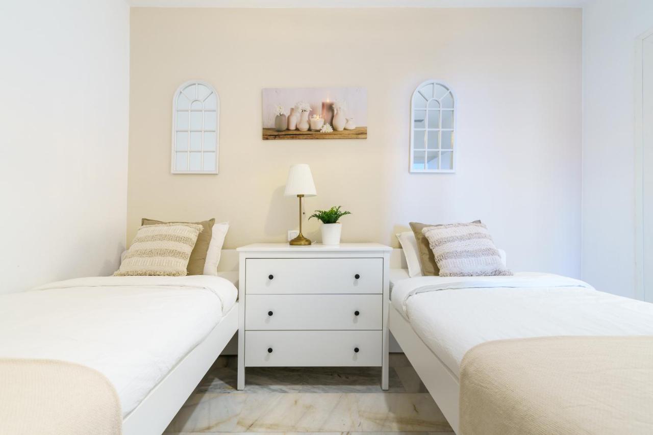 בנאלמדנה Chic Beachfront Flat With Amazing Sea Views And Private Indoor Parking מראה חיצוני תמונה
