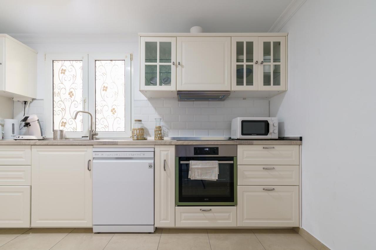 בנאלמדנה Chic Beachfront Flat With Amazing Sea Views And Private Indoor Parking מראה חיצוני תמונה