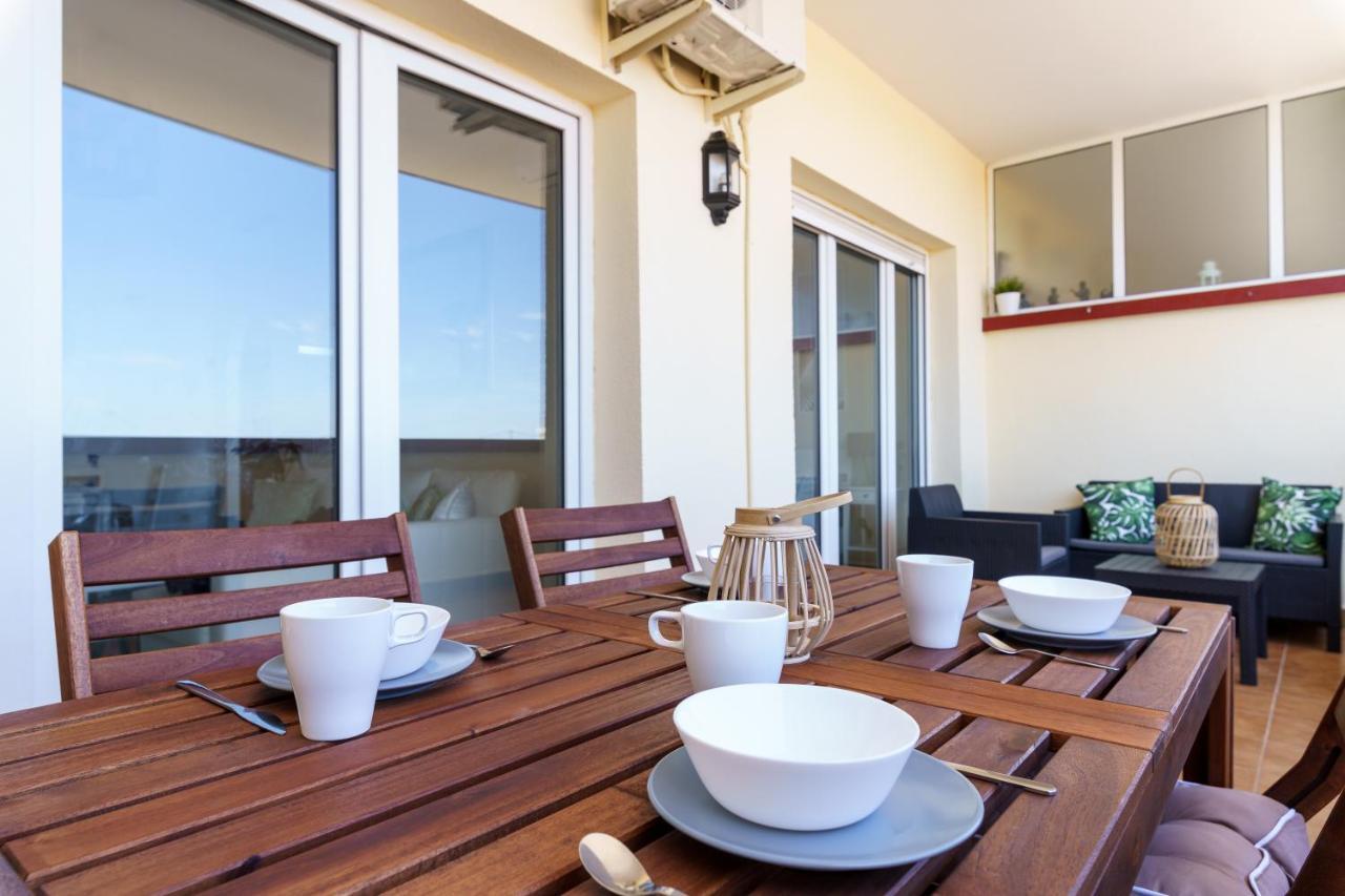 בנאלמדנה Chic Beachfront Flat With Amazing Sea Views And Private Indoor Parking מראה חיצוני תמונה