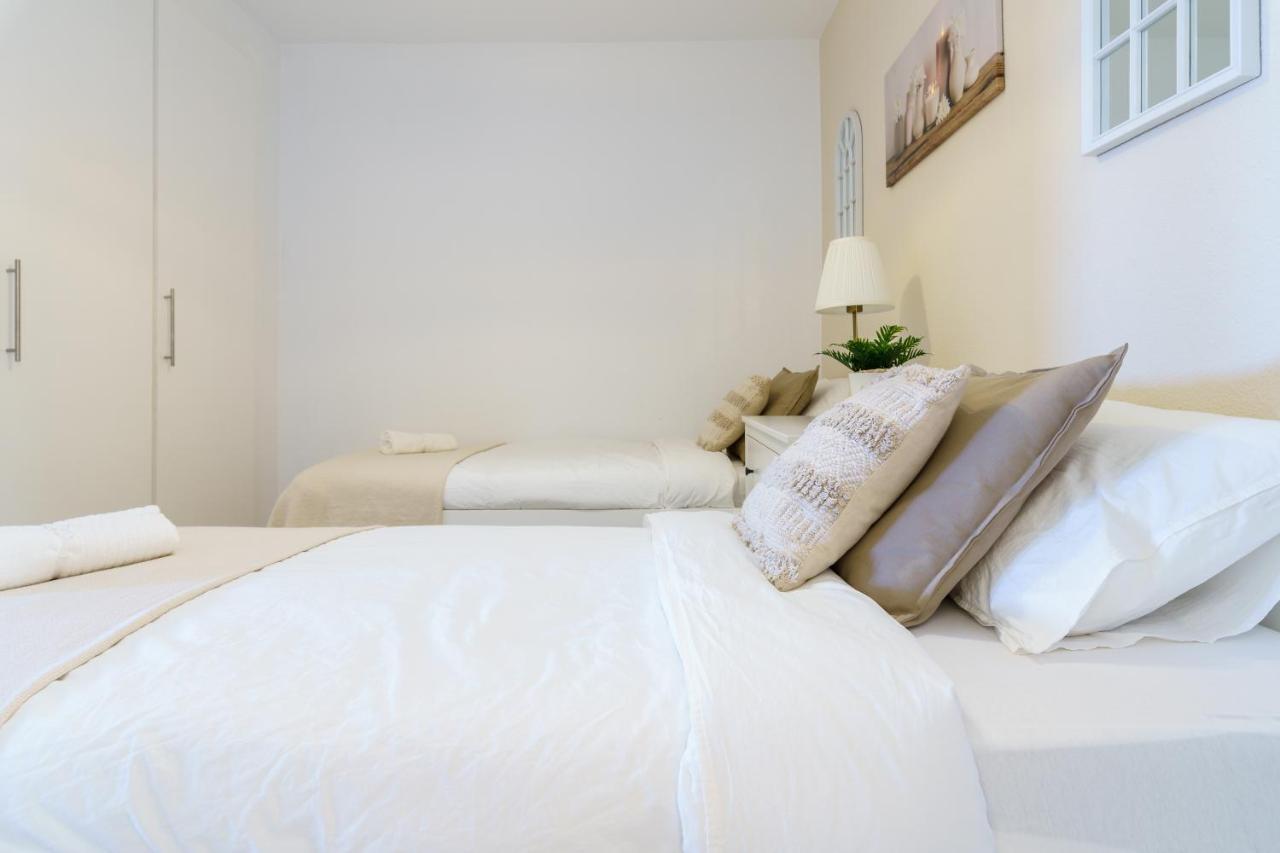 בנאלמדנה Chic Beachfront Flat With Amazing Sea Views And Private Indoor Parking מראה חיצוני תמונה