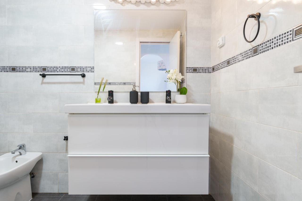 בנאלמדנה Chic Beachfront Flat With Amazing Sea Views And Private Indoor Parking מראה חיצוני תמונה