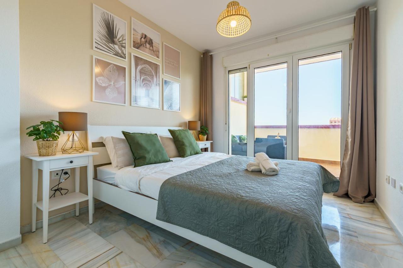 בנאלמדנה Chic Beachfront Flat With Amazing Sea Views And Private Indoor Parking מראה חיצוני תמונה