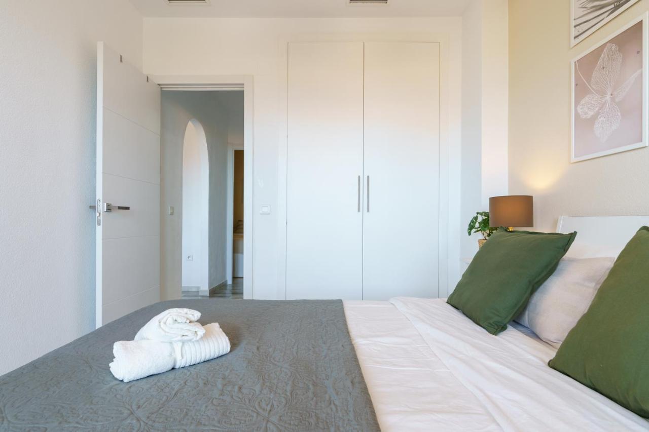 בנאלמדנה Chic Beachfront Flat With Amazing Sea Views And Private Indoor Parking מראה חיצוני תמונה