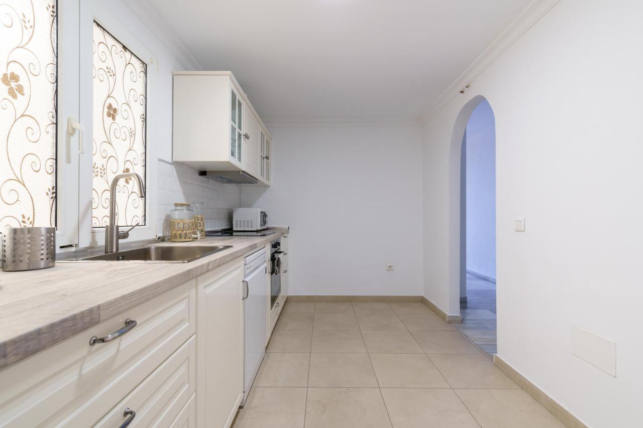 בנאלמדנה Chic Beachfront Flat With Amazing Sea Views And Private Indoor Parking מראה חיצוני תמונה